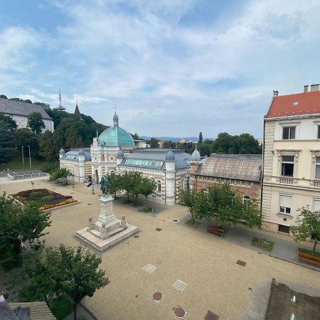 Czingu-Lak Apartment มิชโคลซ์ ภายนอก รูปภาพ