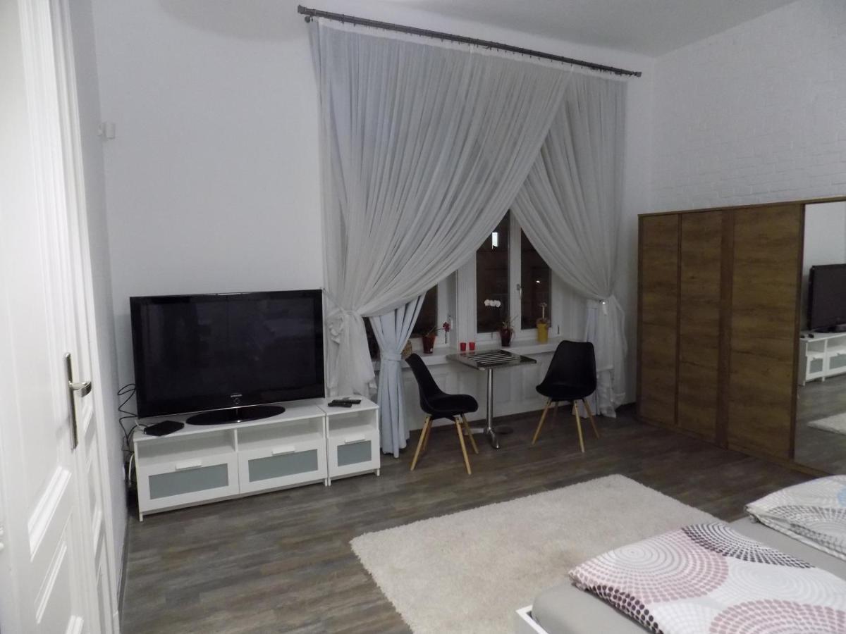 Czingu-Lak Apartment มิชโคลซ์ ภายนอก รูปภาพ