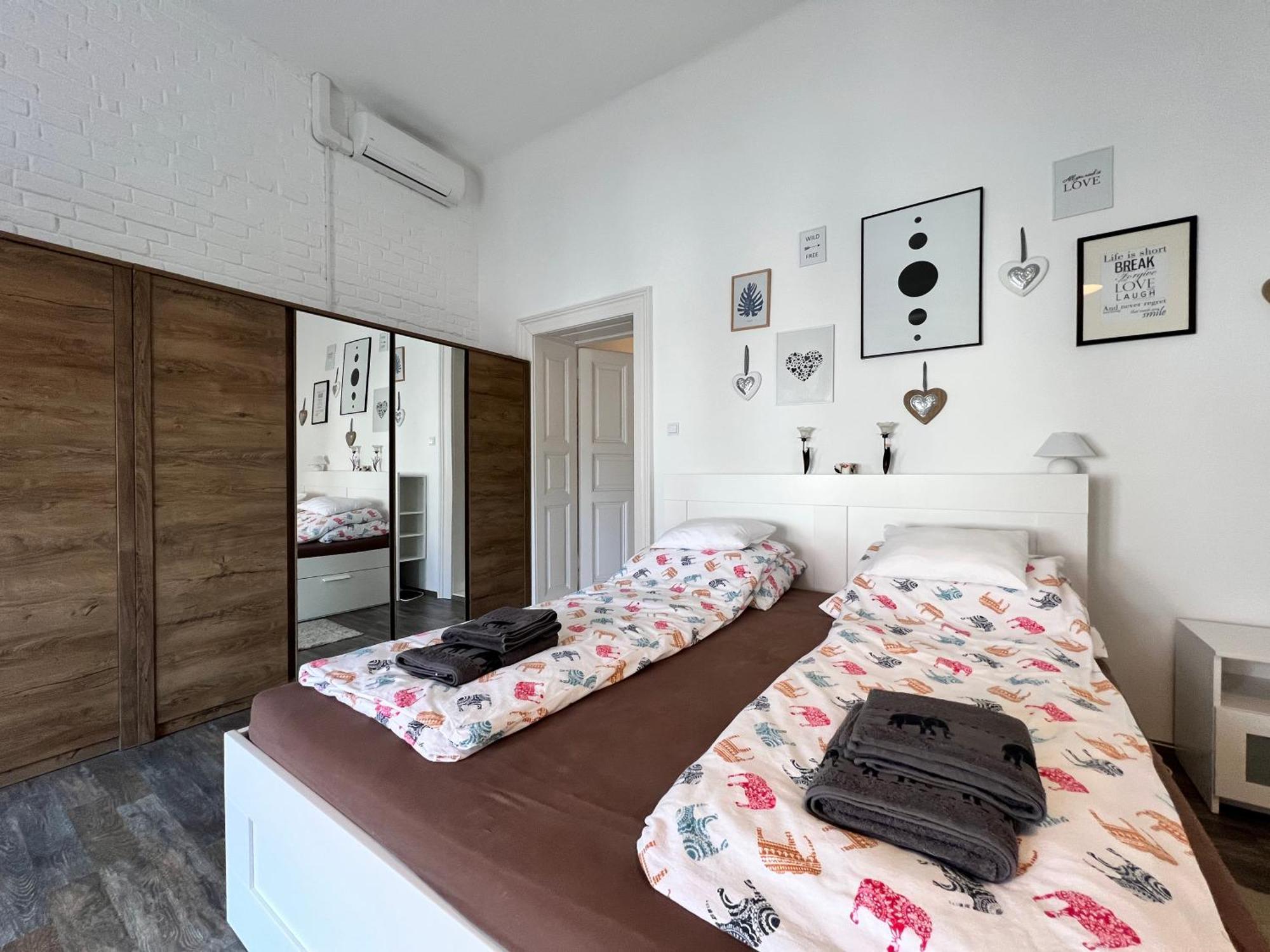 Czingu-Lak Apartment มิชโคลซ์ ภายนอก รูปภาพ