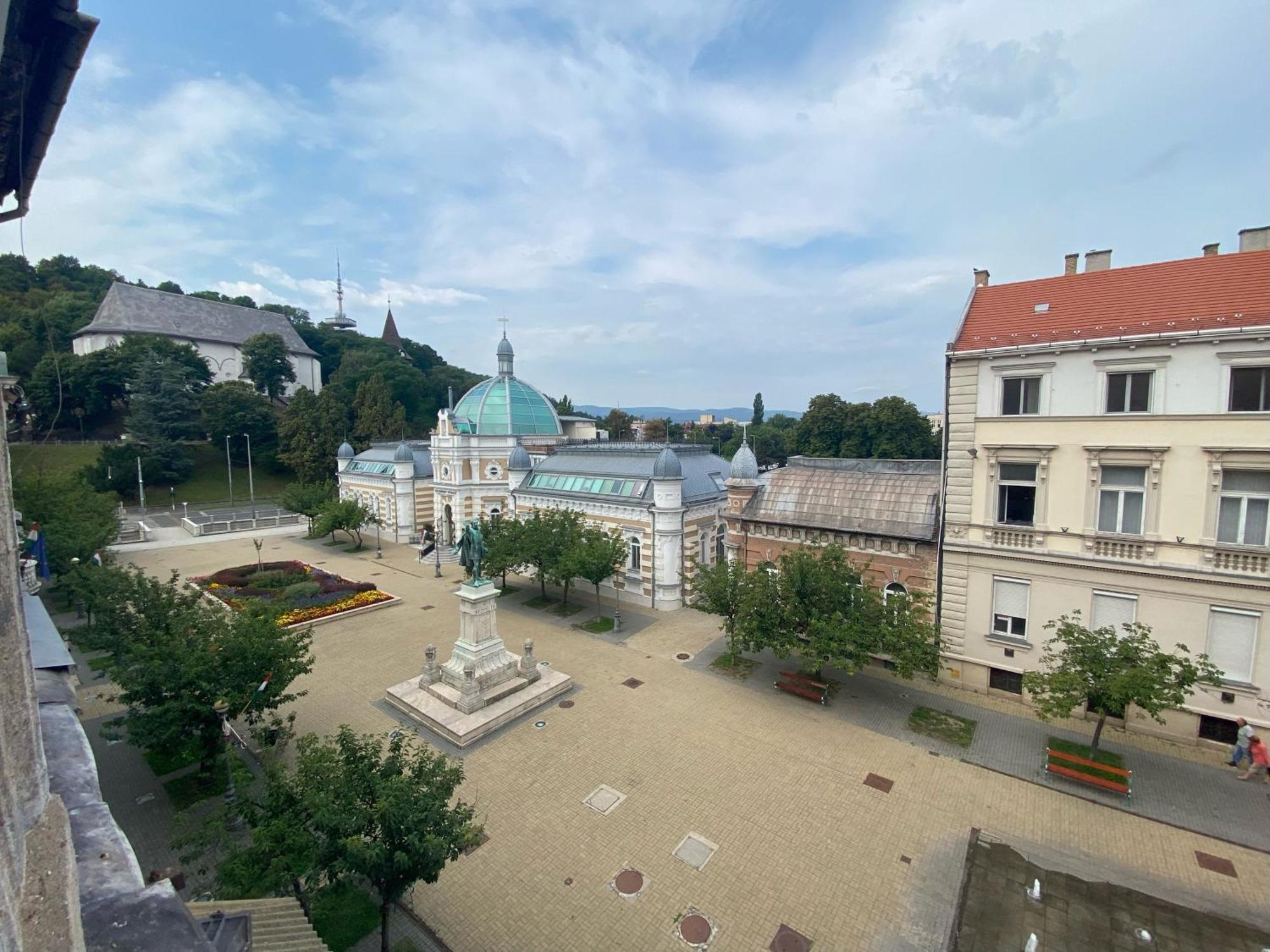 Czingu-Lak Apartment มิชโคลซ์ ภายนอก รูปภาพ