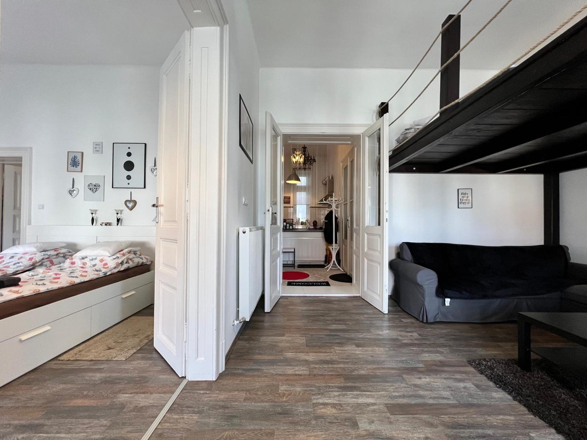 Czingu-Lak Apartment มิชโคลซ์ ภายนอก รูปภาพ